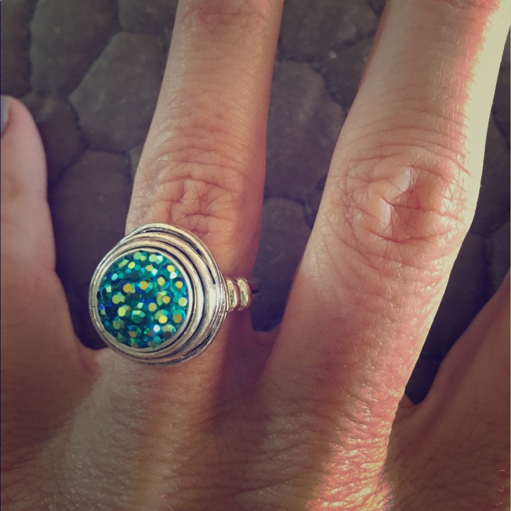 Silver ring with changeable center. Size 6.